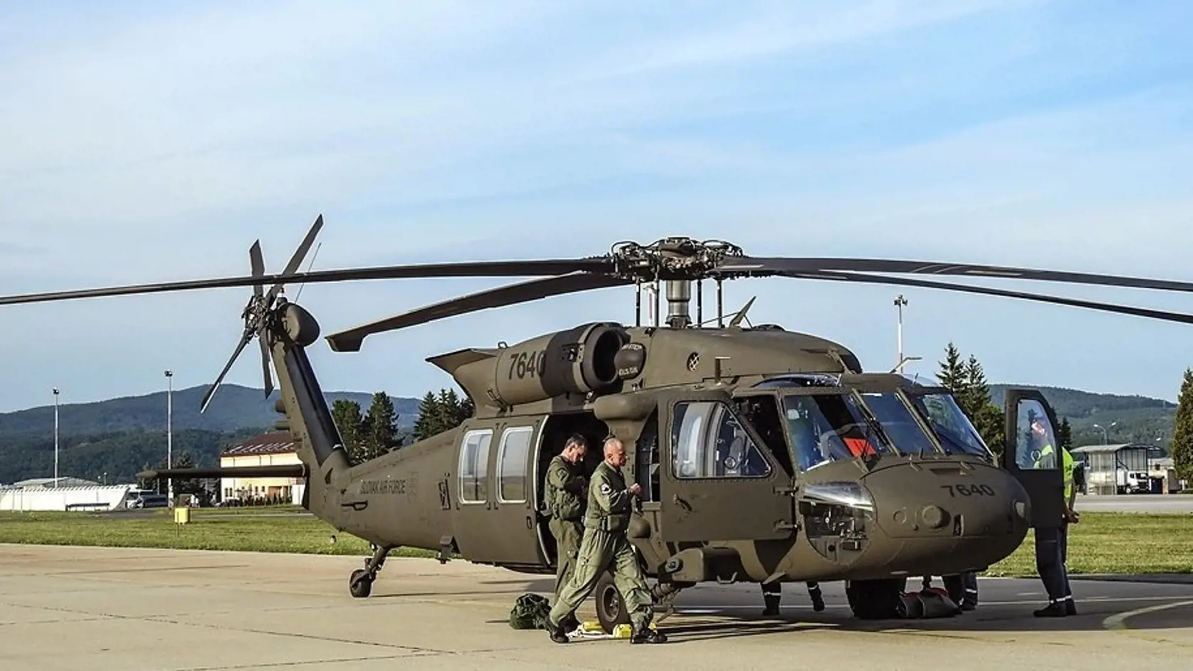 Predvedie sa aj vrtuľník Black Hawk vyrobený v Amerike, ktorý už používajú aj naše ozbrojené sily.