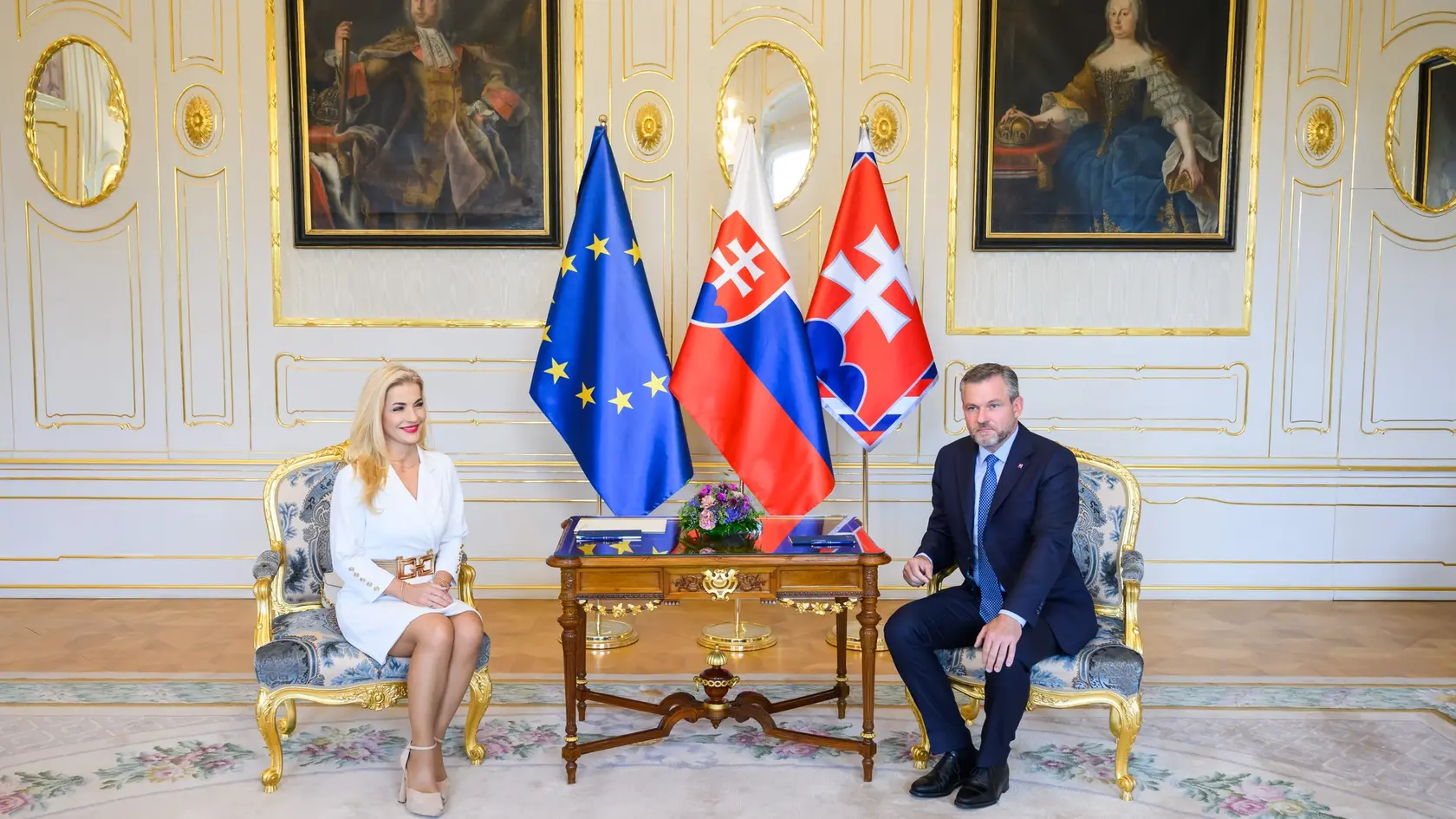Na snímke zľava ministerka kultúry SR Martina Šimkovičová (nominantka SNS) a prezident SR Peter Pellegrini počas prijatia v Prezidentskom paláci v Bratislave 8. júla 2025. 