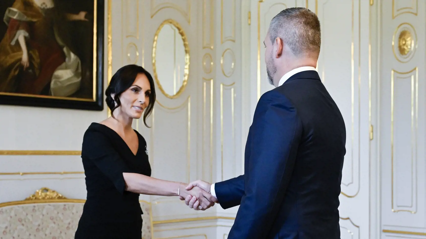 Na snímke prezident SR Peter Pellegrini a ministerka zdravotníctva Zuzana Dolinková (Hlas-SD) počas prijatia v Prezidentskom paláci 8. októbra 2024 v Bratilave.