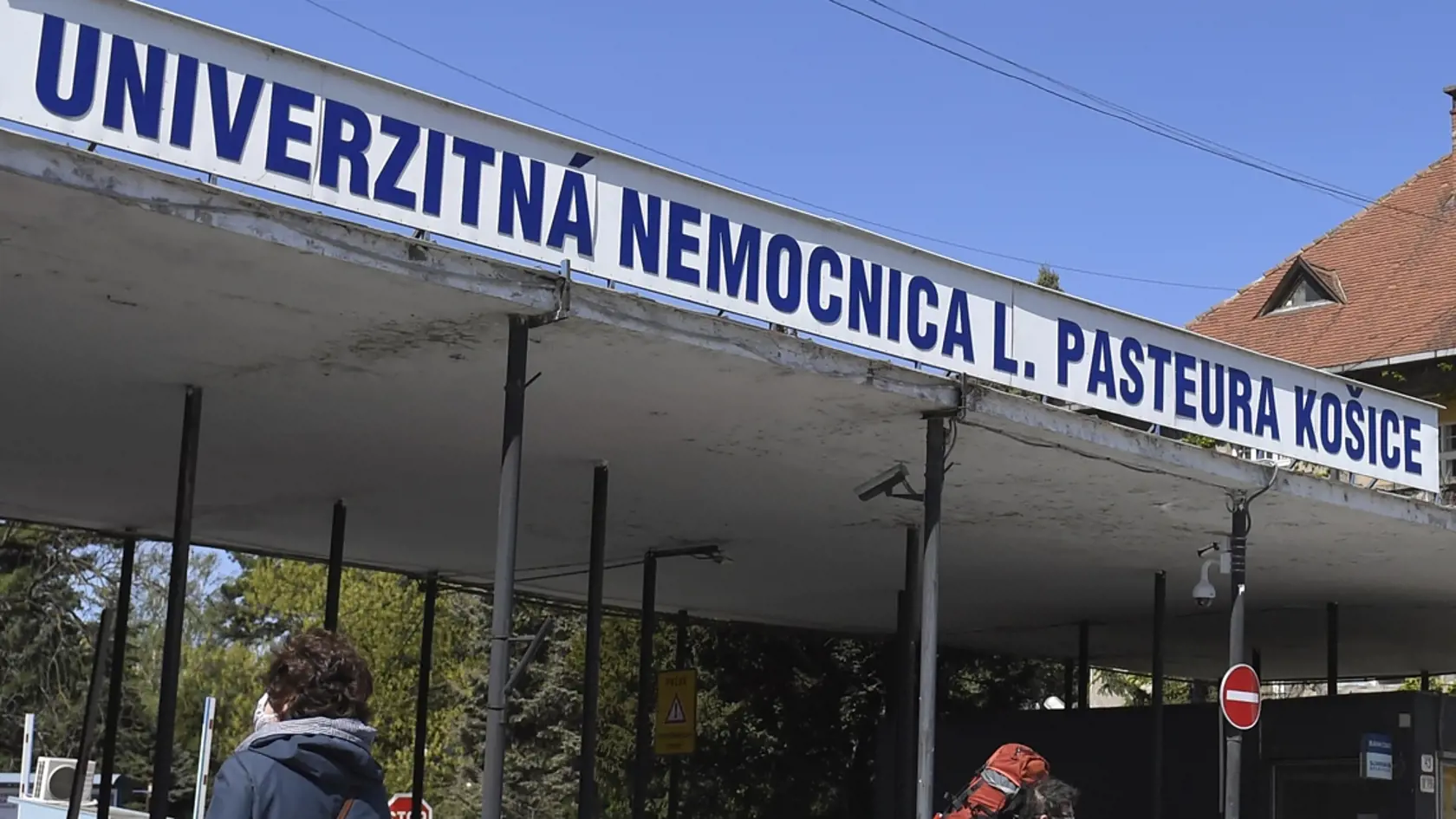 UNLP ako jediná nemocnica na Slovensku odmietla ponuku, ktorú jej predostreli. „Rovnakú ponuku, v súlade so štátny rozpočtom, akceptovali všetky ostatné nemocnice na Slovensku," dodal hovorca.
