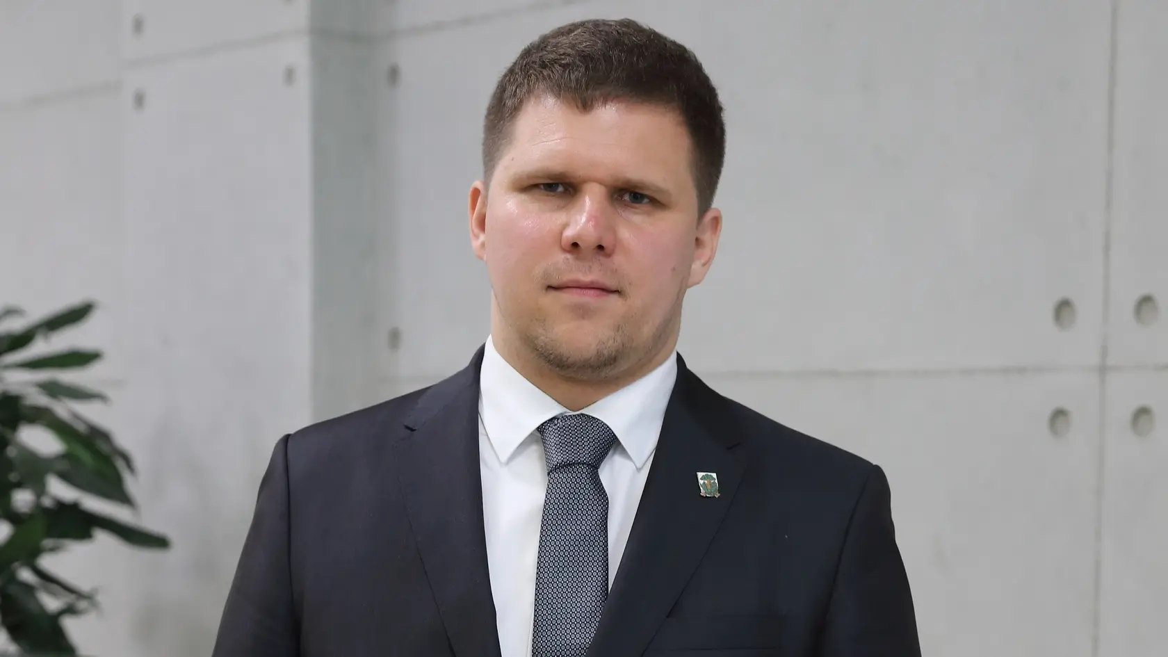 Po prevalení podvodu starosta Ján Hrčka odstúpil zo svojho postu.