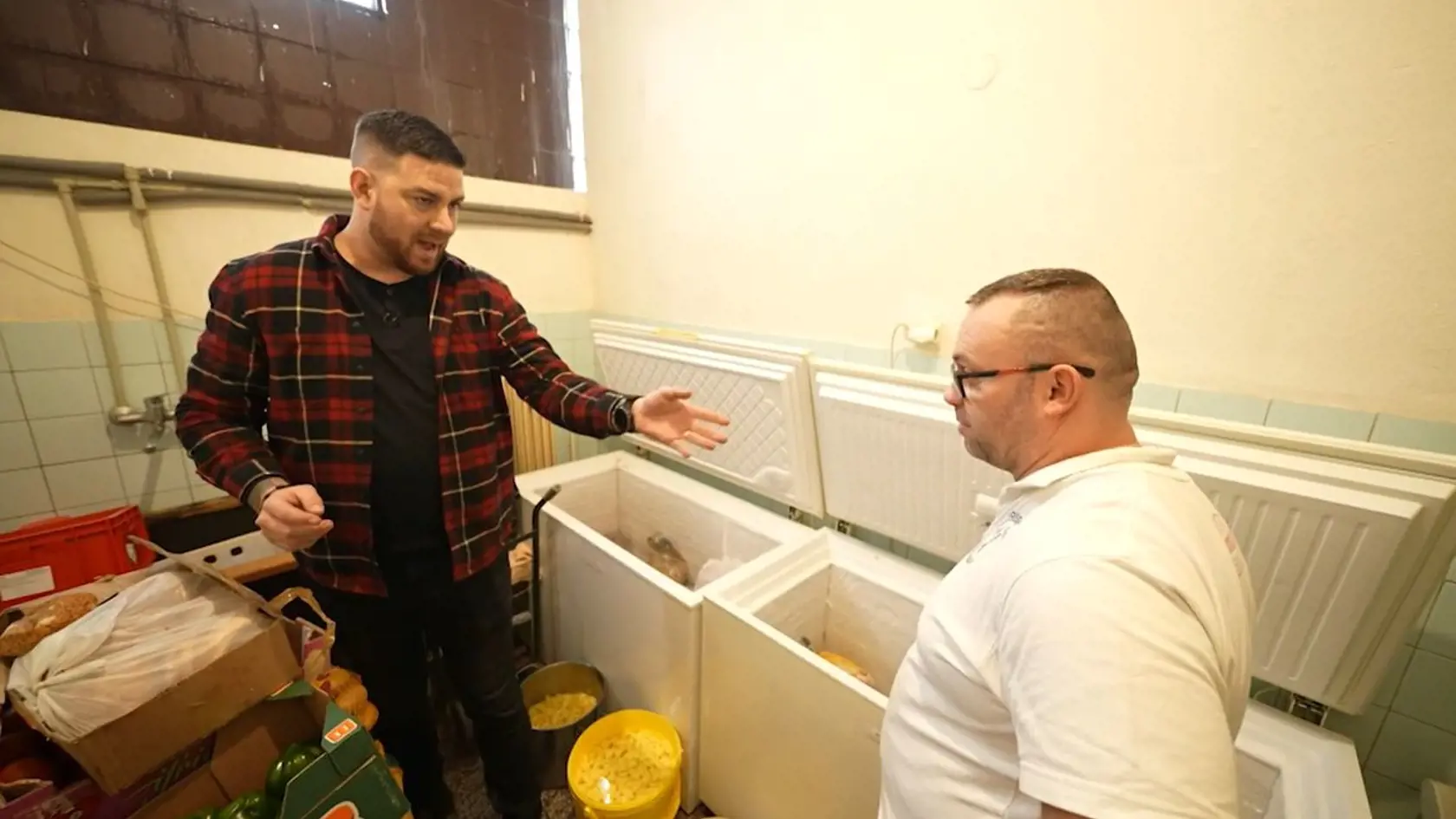 Martin Novák navštívil reštauráciu v Lučenci. Z toho, čo zbadal v mrazáku, ostal zhrozený.