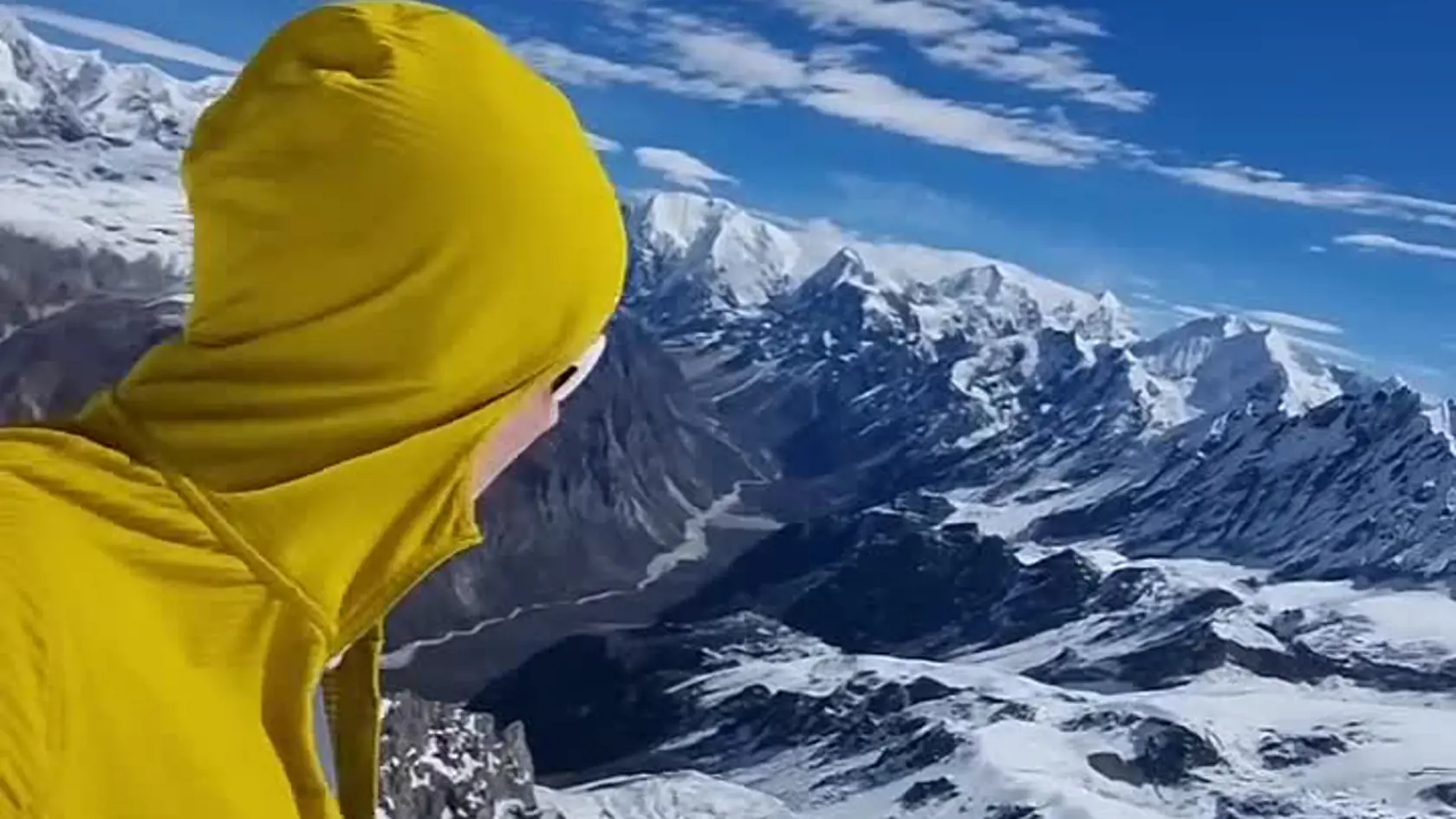 Obrovské nešťastie. Slovenský horolezec a alpinista Ondrej Húserka (34) mal nehodu v Himalájach na hore Langtant Lirung vo výške 7234 metrov. Pri návrate pri zlaňovaní sa Ondrejovi stala nehoda po ktorej spadol do trhliny. Ondrej sa už dva dni neozýva. Rozbieha sa veľká pátracia akcia.