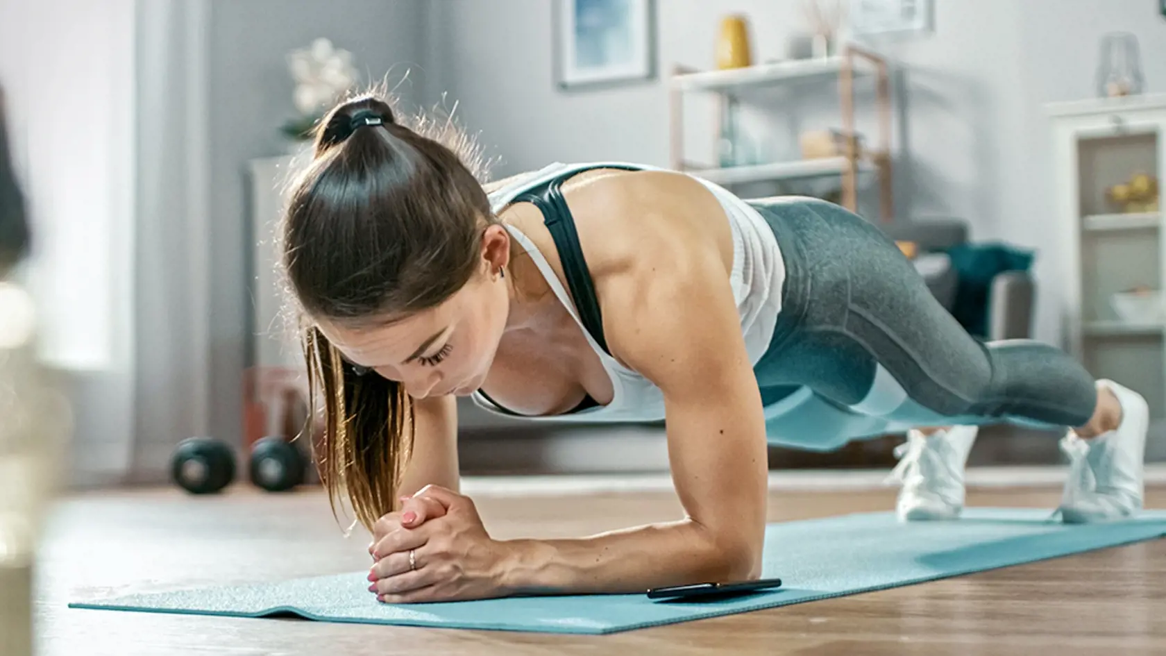 Strong,Beautiful,Fitness,Girl,In,Athletic,Workout,Clothes,Is,Doing