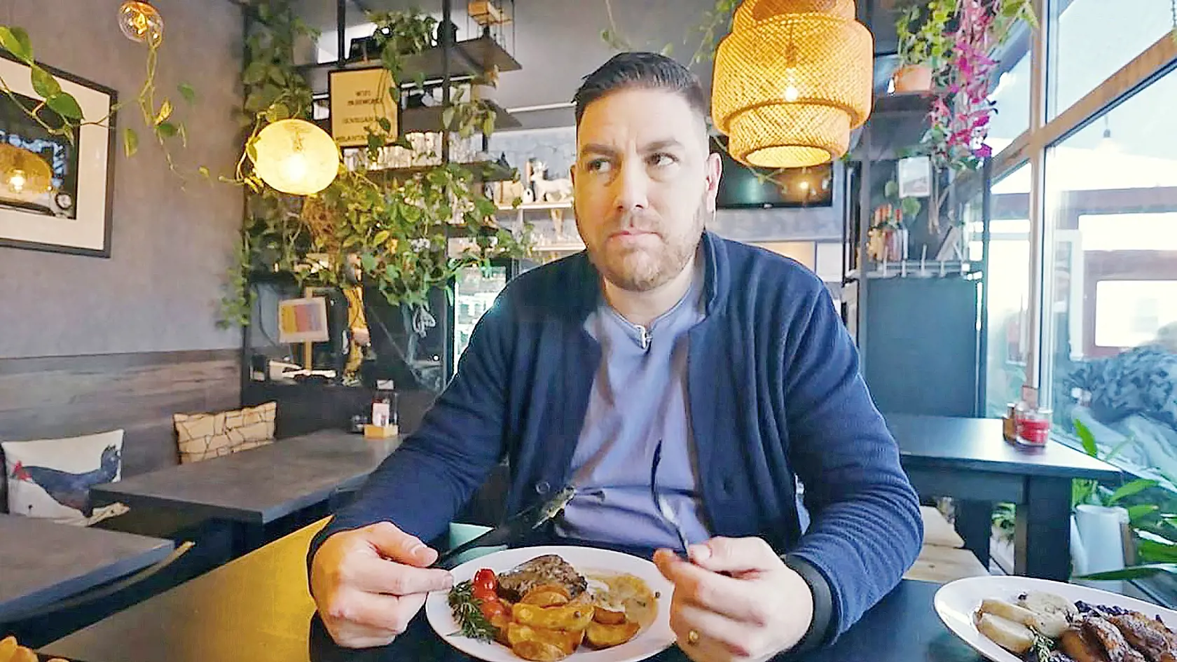 V televízii tornádo. Šéfkuchár chodil s kamerou po celom Slovensku a poučoval ľudí z gastroprevádzok, ako ich majú viesť.