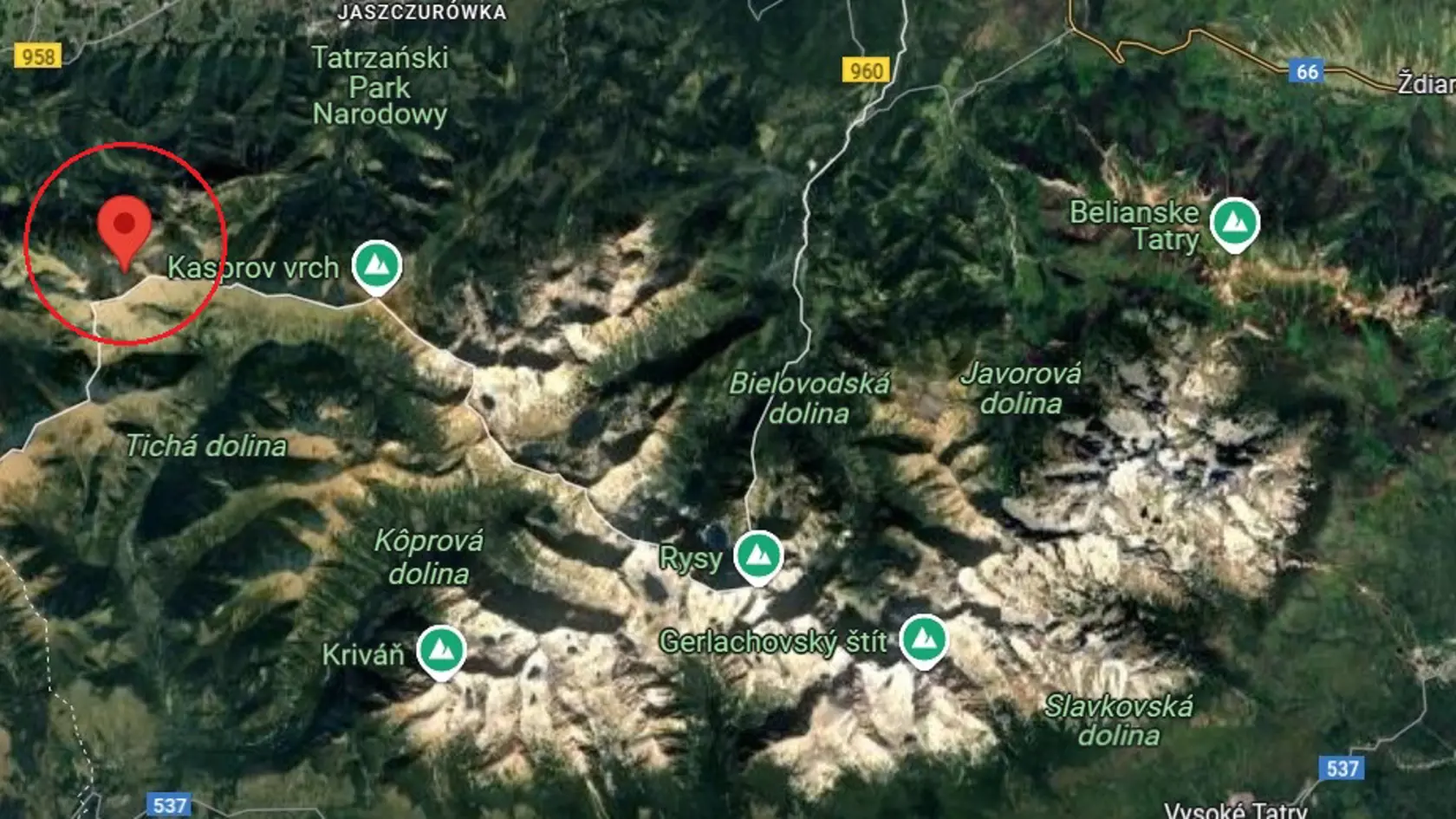 Poloha Litvorového kotla: Nachádza sa na poľskej strane hraničného Litvorového sedla.