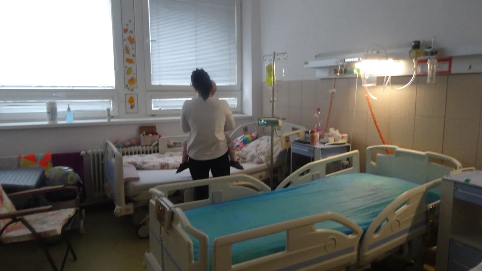Rodičia sú síce nespokojní, ale personál neobviňujú. Vedia, že robí maximum, ale peniaze na rekonštrukciu musí priklepnúť niekto iný, nie košickí zdravotníci.