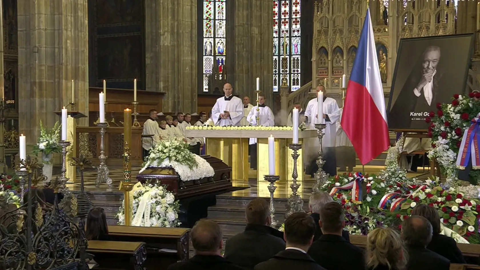 Zbohom, maestro! Nezabudnuteľný Karel Gott mal aj nezabudnuteľnú rozlúčku.
