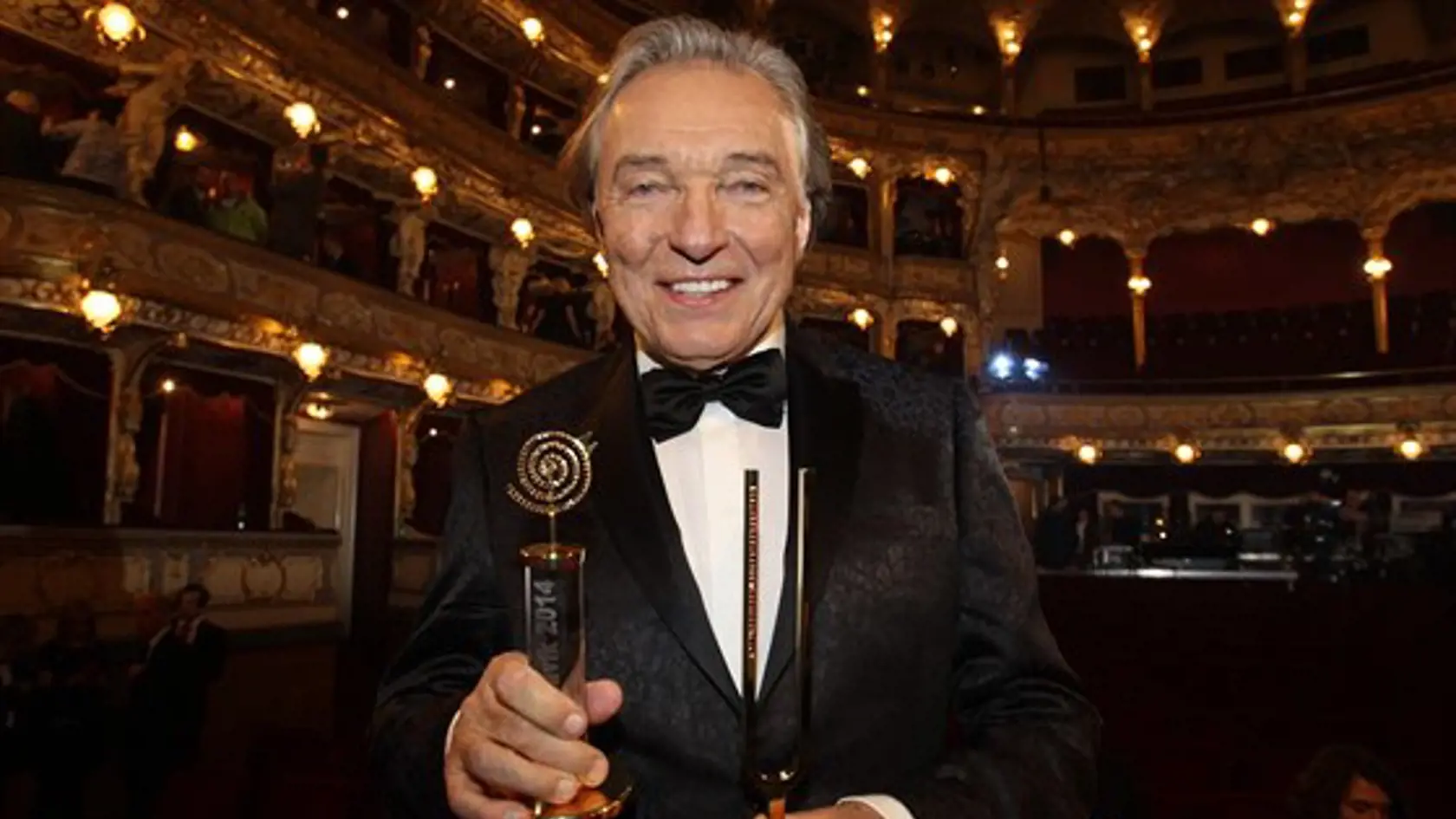 Karel Gott si vedel spraviť zábavu aj zo seba.