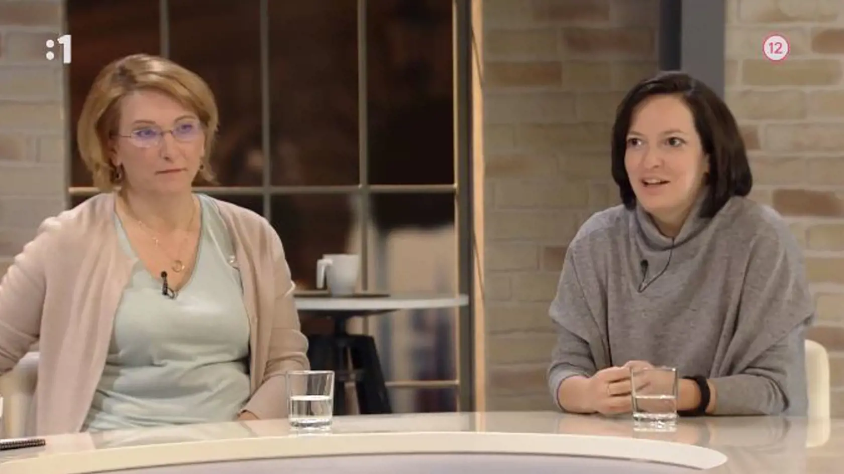 Evanjelická farárka Eva Oslíková a výtvarníčka Ivana Šáteková.