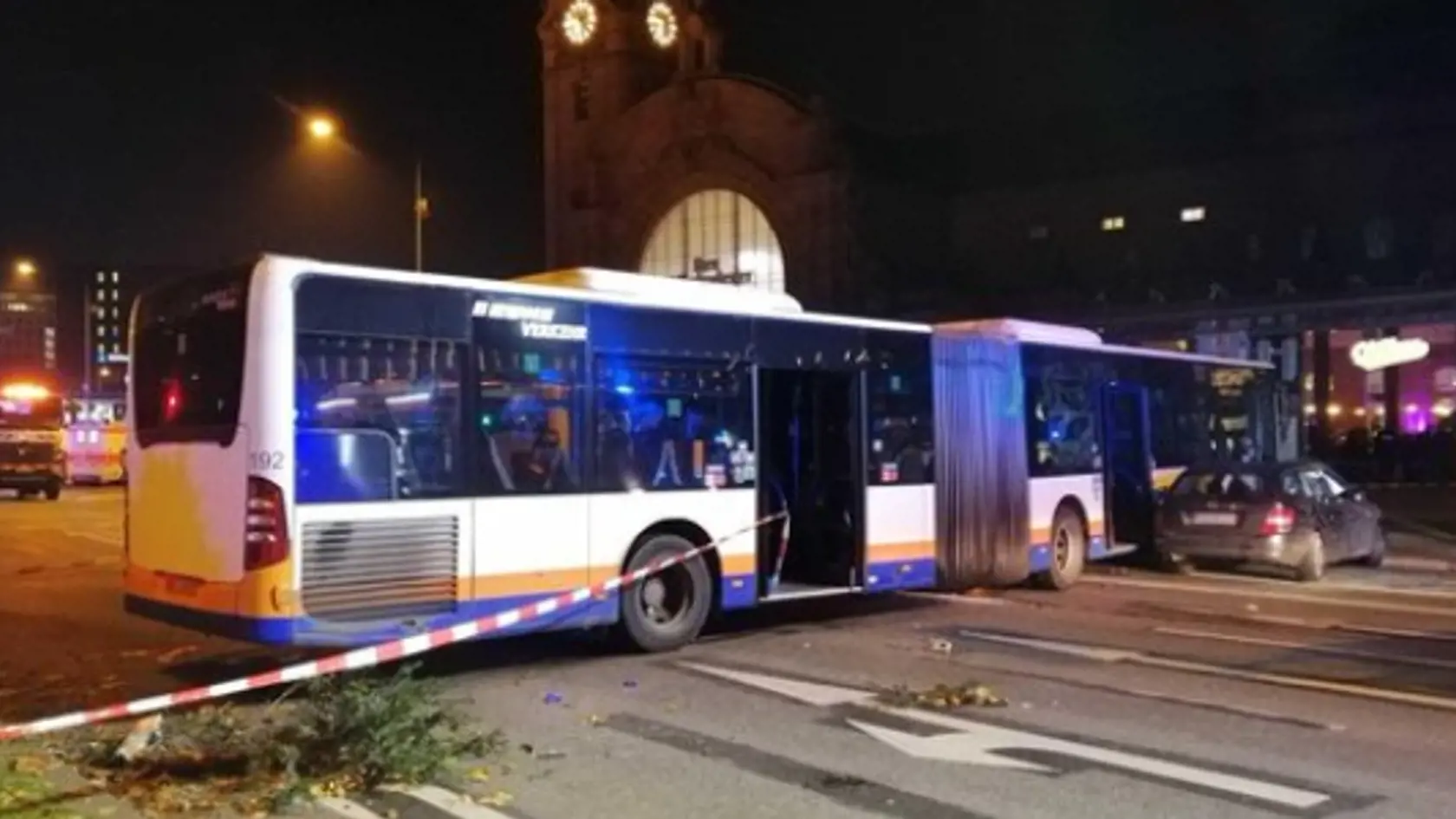Dvadsaťtri ľudí utrpeli zranenia pri nehode autobusu