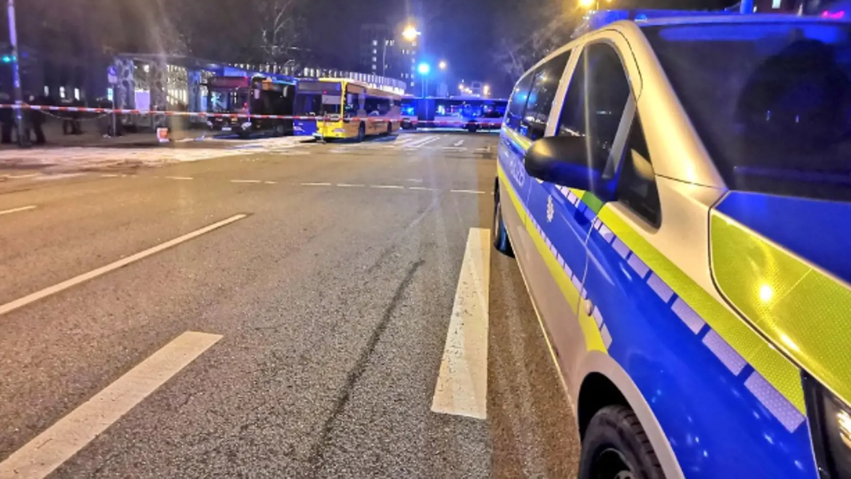 Dvadsaťtri ľudí utrpeli zranenia pri nehode autobusu