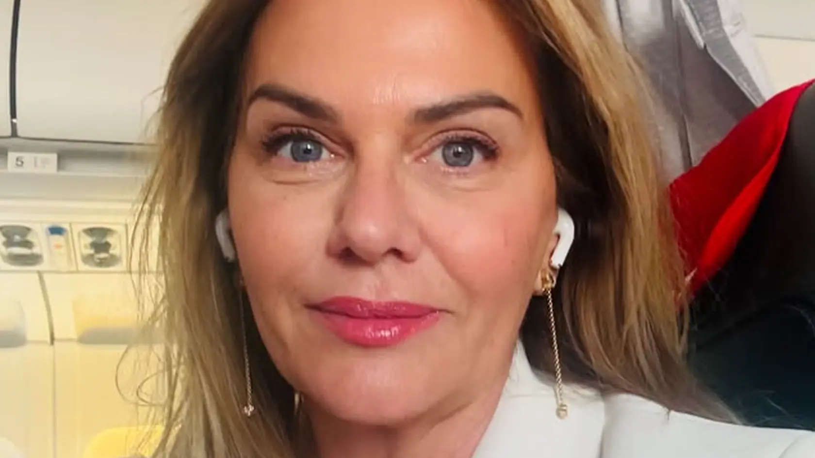 LUXUSNÉ ŠPERKY: Monika Beňová sa predviedla v luxusných a drahých šperkoch. Náušnice aj náhrdelník môžu stáť pokojne až 5-tisíc eur každý kus. Dokopy tak mala na sebe šperky v hodnote 10-tisíc eur.
