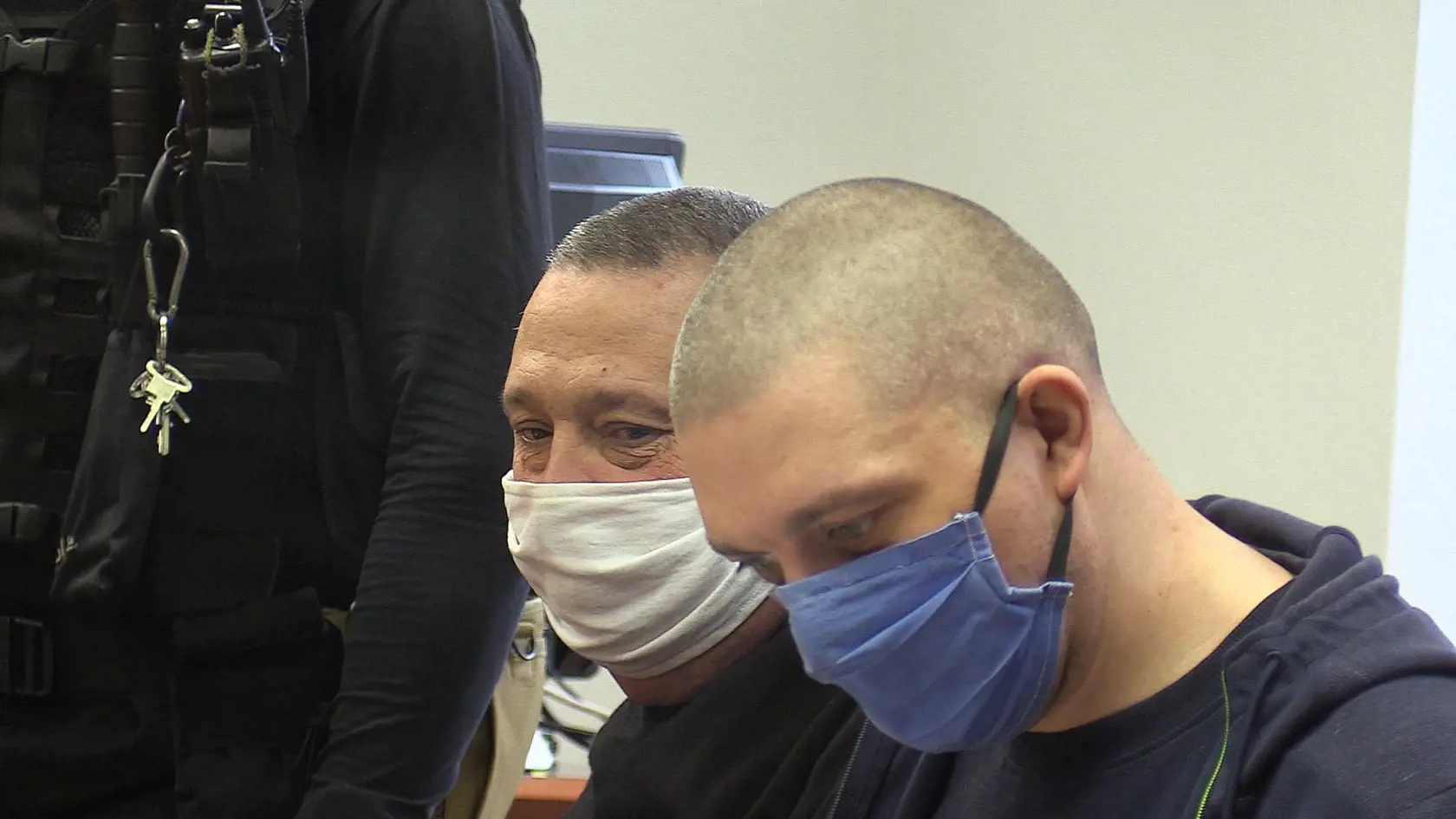 Paradoxom je, že Zsolt Nagy vypovedal na pojednávaní proti Dorovi staršiemu a jeho synovi Dorovi mladšiemu.
