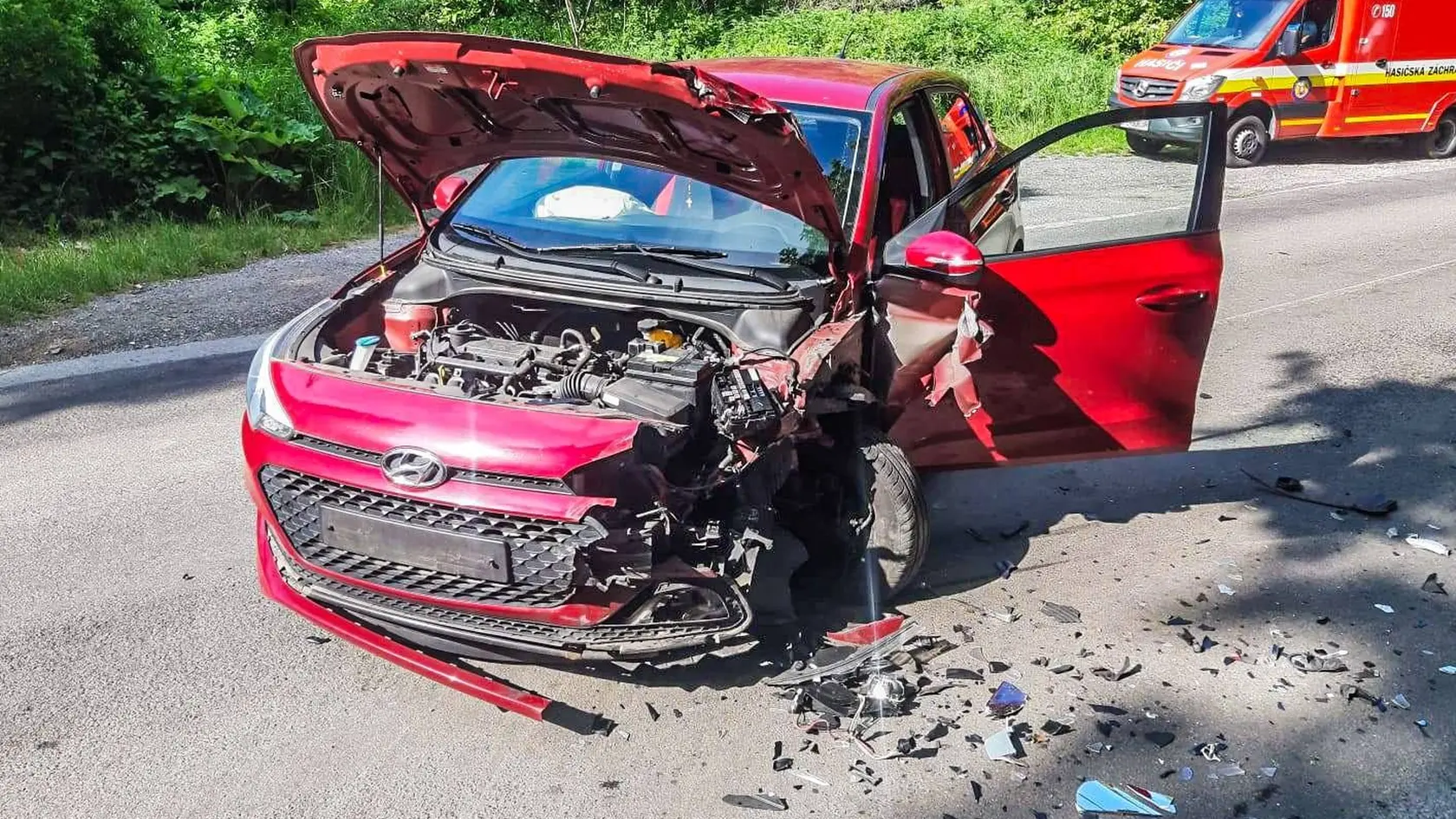 V Sadoch nad Torysou došlo k čelnej zrážke dvoch vozidiel.