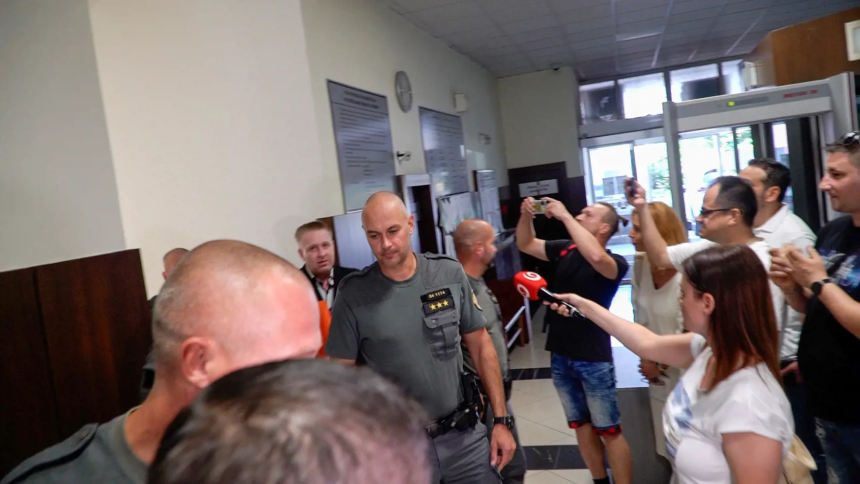 Ani tento raz na “Pepa“ Šípoša  nezabudli jeho podporovatelia. Na Krajský súd ho prišlo podporiť množstvo ľudí. Rozdávali si odznaky, na ktorých bolo napísané freepepo.