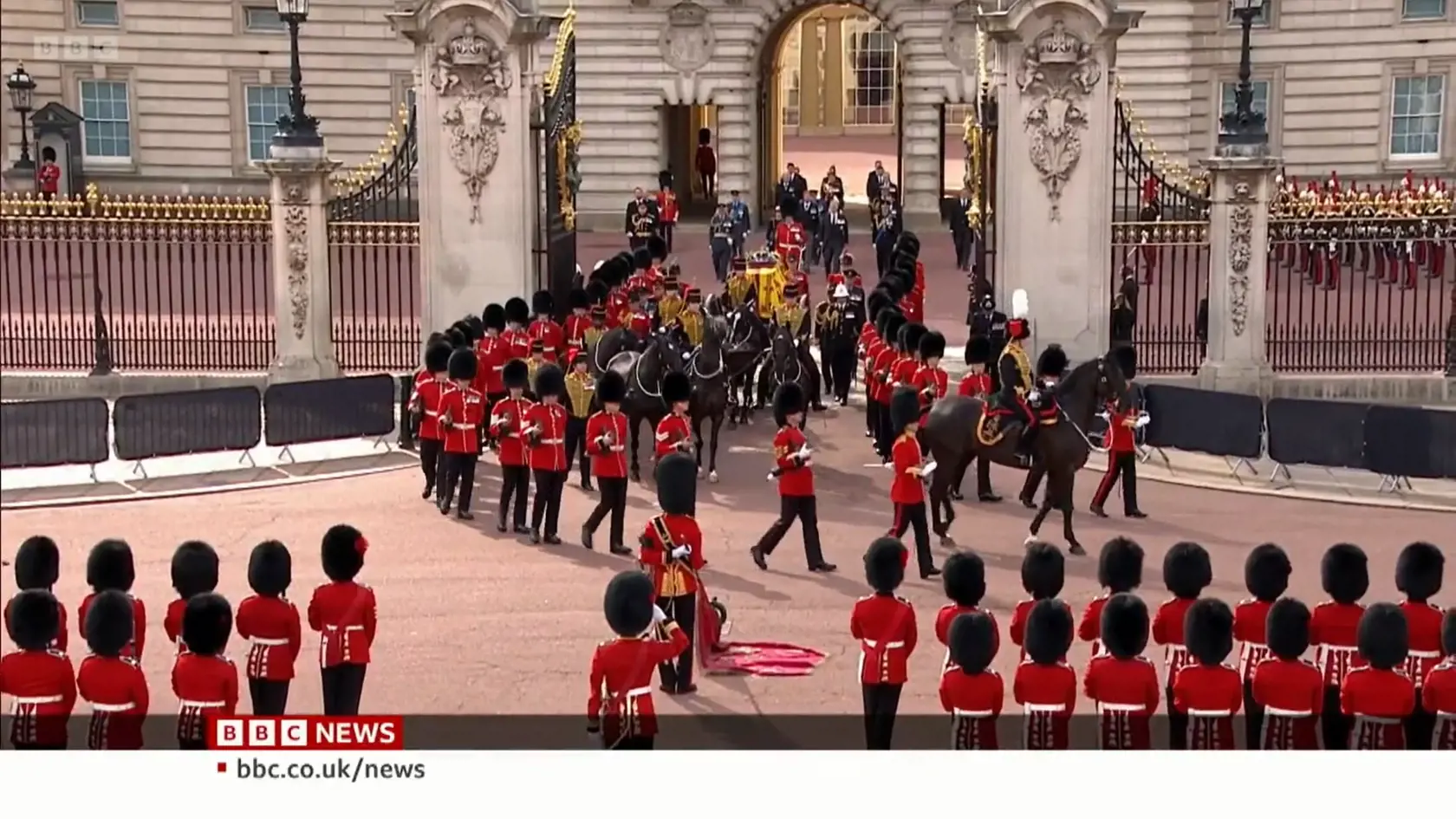 Kráľovná naposledy opustila Buckinghamský palác.