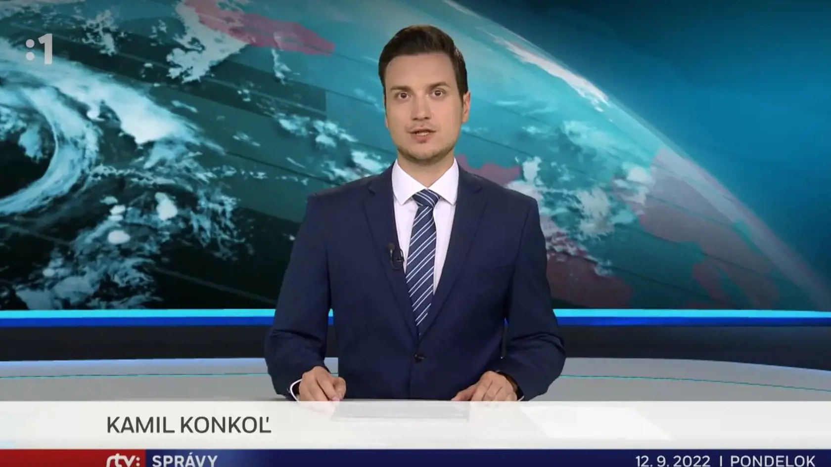 Kamil Konkoľ moderuje správy RTVS o 12.