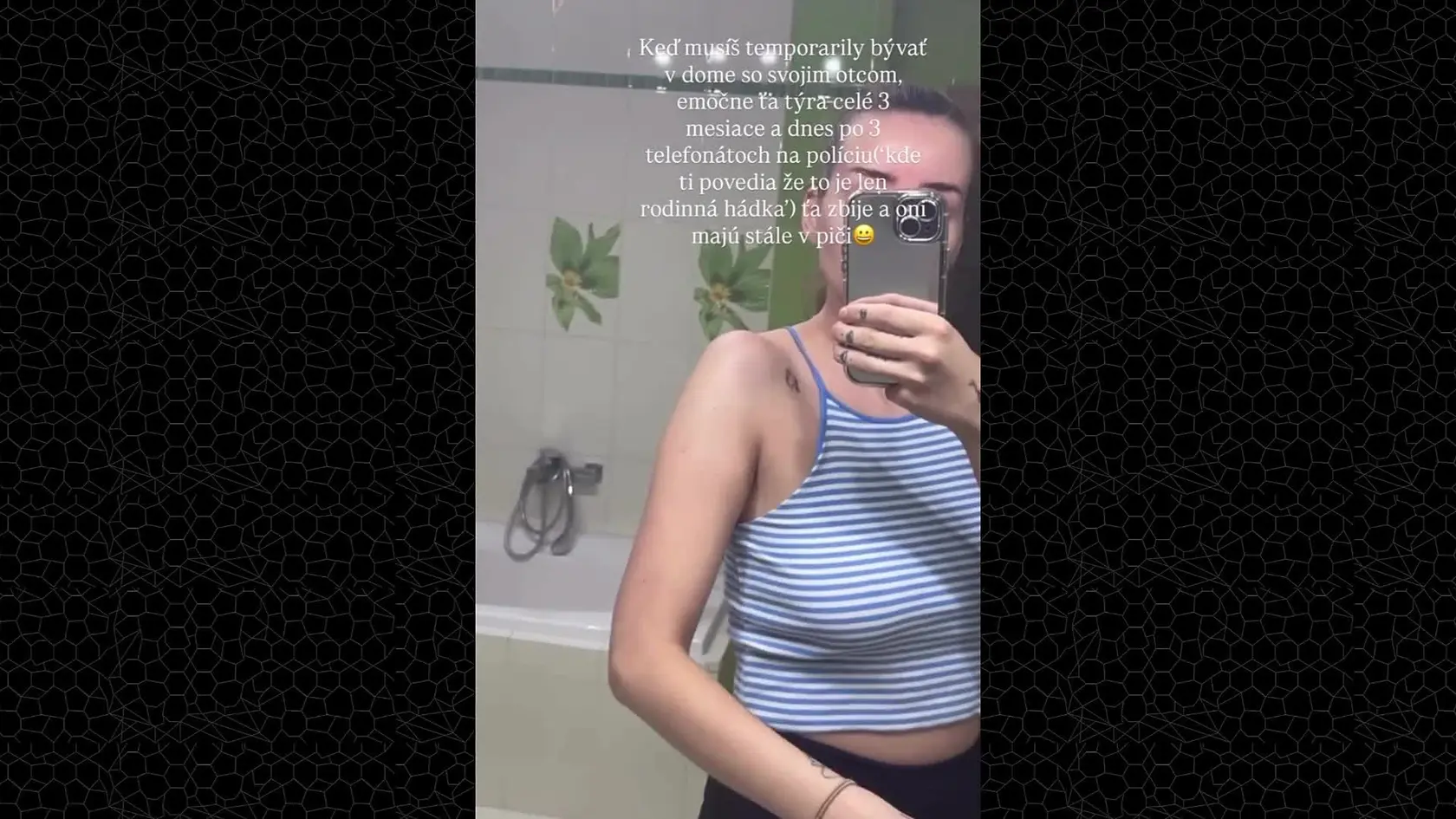 Víťazka prvej série reality šou Ruža pre nevestu, Petrana Galaeta Oráčová, zverejnila na Instagrame znepokojivé videá. Podľa všetkého sa mala stať obeťou domáceho násilia. Zbiť ju mal vlastný otec.