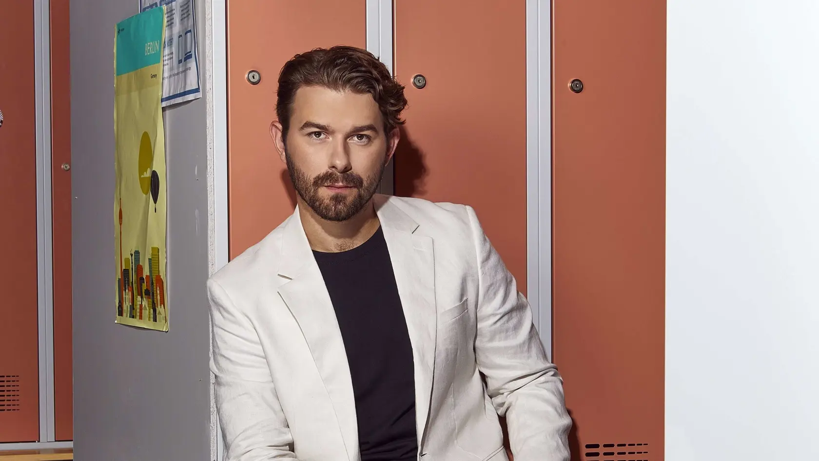 "Stráviť hoci len deň-dva v budhistickom kláštore by bol pre mňa zážitok na celý život," hovorí.