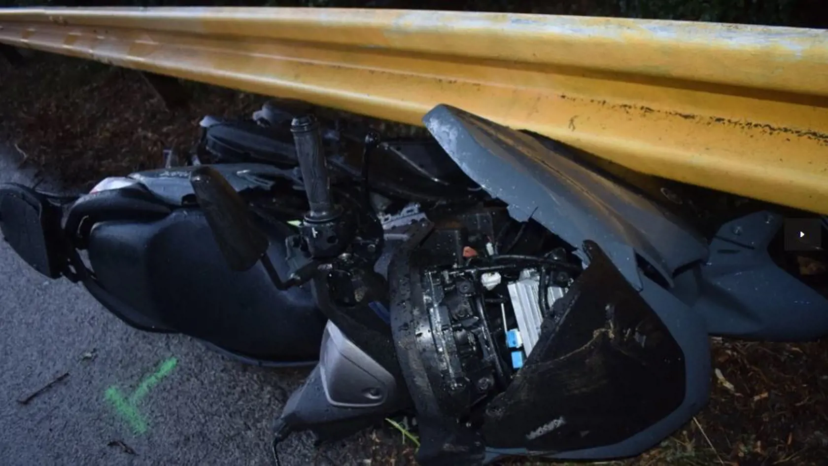 Zrážka motorkára a osobného auta sa stala medzi obcami Šahy a Preseľany nad Ipľom.