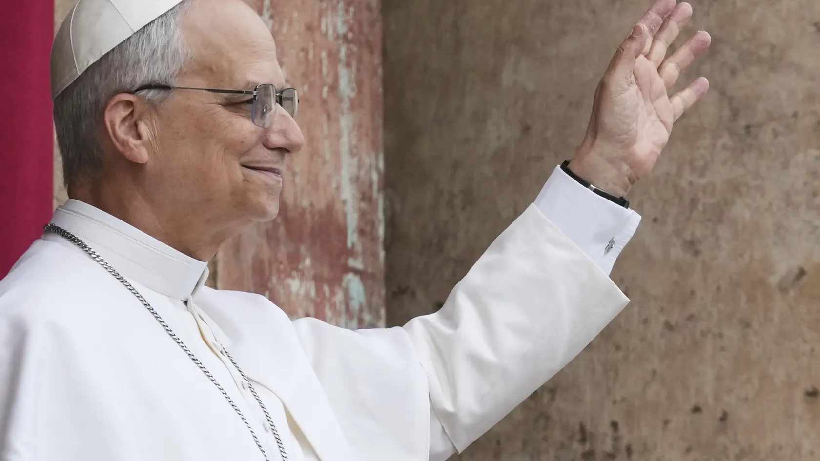 Mierové rokovania medzi Ruskom a Ukrajinou by sa mohli konať vo Vatikáne, oznámil v piatok vatikánsky štátny tajomník kardinál Pietro Parolin, podľa ktorého pápež Lev XIV. v prípade potreby poskytne Vatikán ako miesto na takého rozhovory.