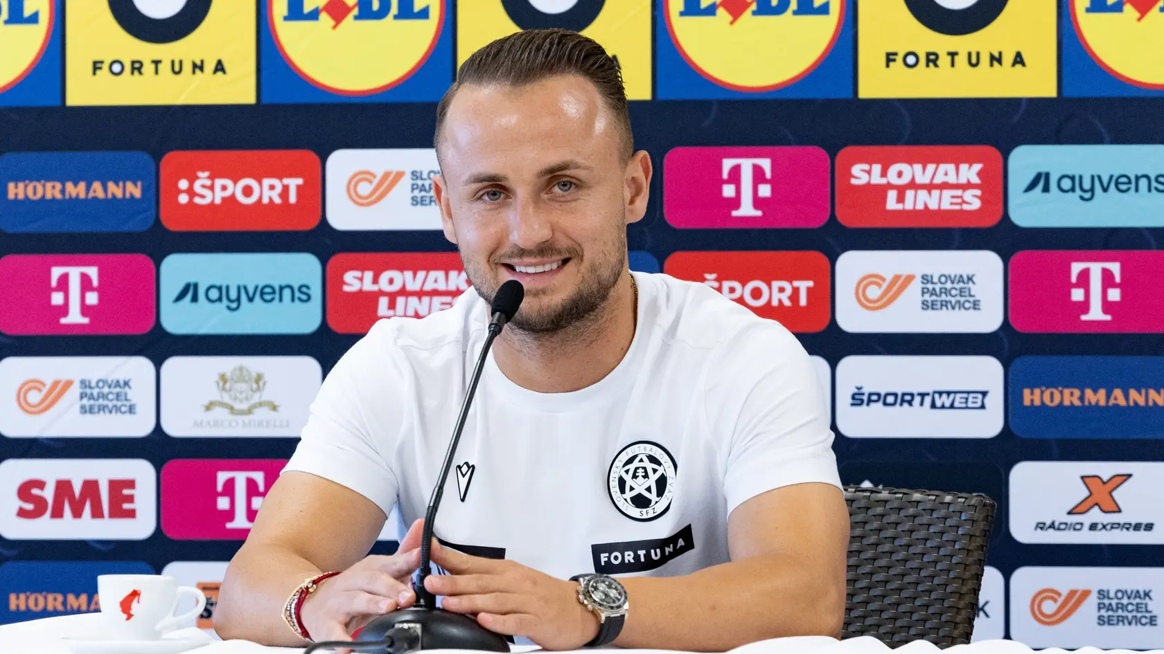 Tlačovka hráčov Slovenskej futbalovej reprezentácie na zraze v Senci. Na snímke je Stanislav Lobotka.
