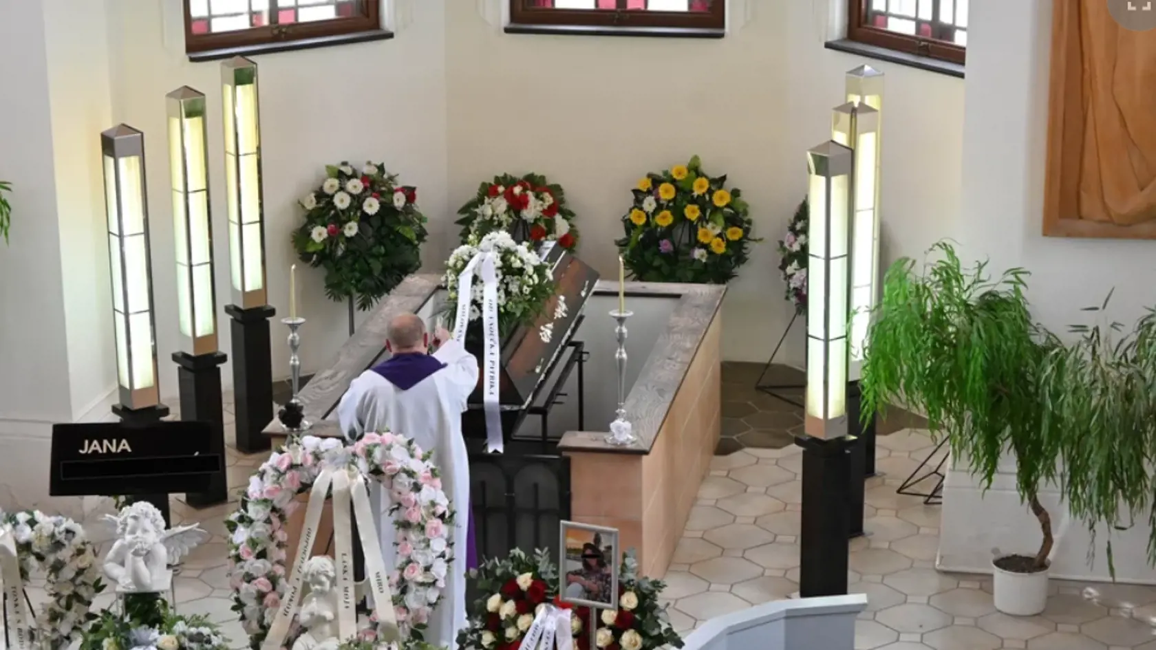 Smutný pohreb Jany (†55), ktorá zahynula pri nehode vlakov v Pardubiciach.