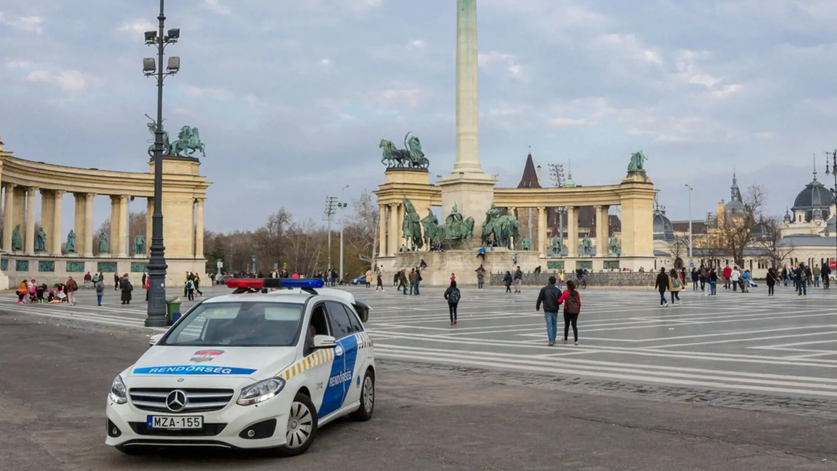 Pri nehode zasahovala budapeštianska polícia. (Ilustračné foto)