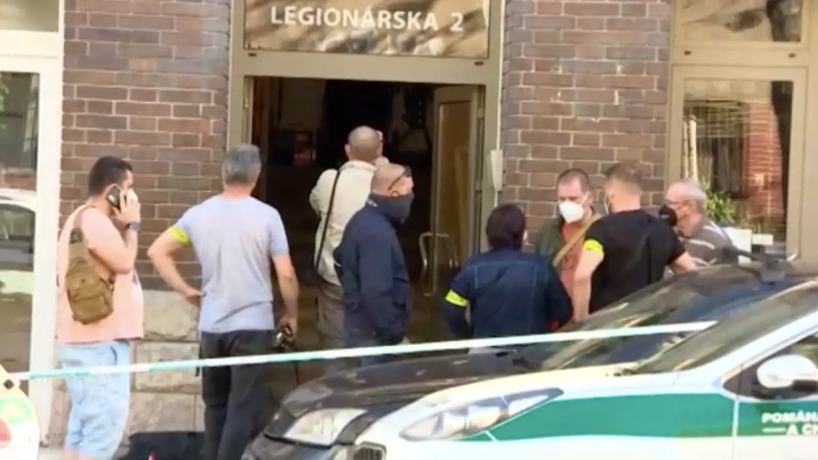 Nehoda sa mala stať pri tom, ako žena nastupovala s kočiarom do výťahu. Ten sa následne prepadol.