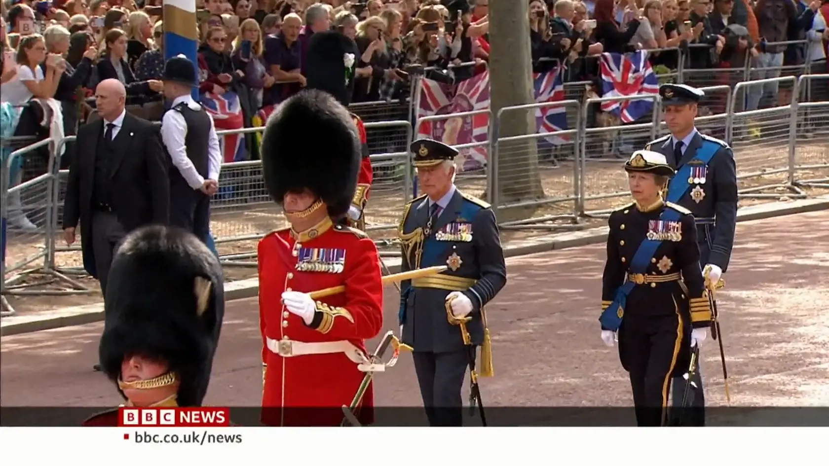 Kráľovná naposledy opustila Buckinghamský palác.