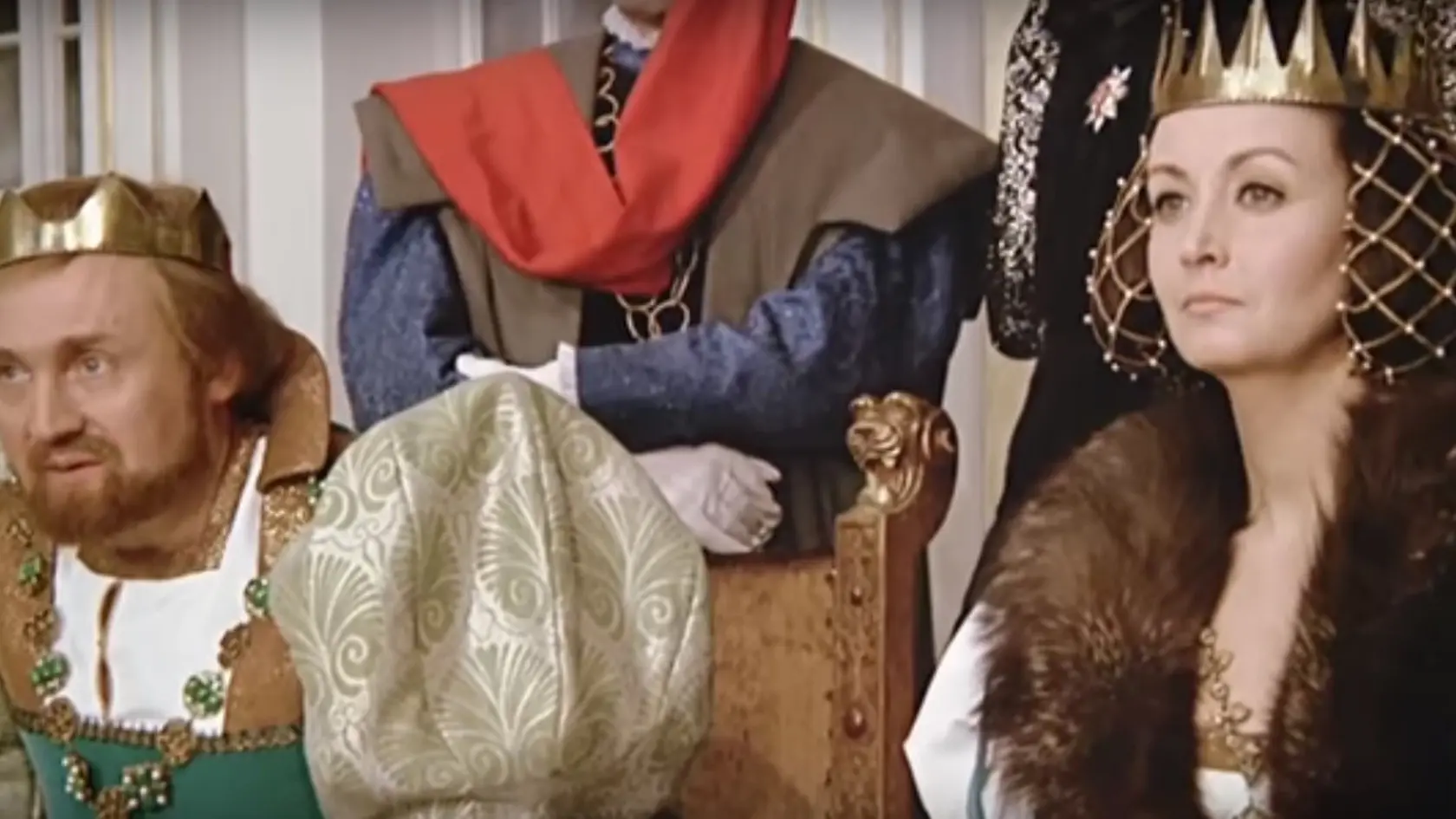 Kráľovnú si v rozprávke zahrala Nemka Karin Lesch, ktorá pôsobila najmä v divadle. Táto rola bola vo filme jej prvou a zároveň poslednou. Po smrti manžela sa uzavrela do seba. Hlas jej prepožičala Květa Fialová. Kráľa stvárnil taktiež Nemec - Rolf Hoppe (87), ktorý je dodnes aktívny a natáča jedno dielo za druhým. Je ženatý a má dve dcéry. Do češtiny ho nadaboval Otto Šimánek. Jeho kariéru takmer ukončila choroba hlasiviek. No, žiaľ, aj teraz ho trápi zdravie.
