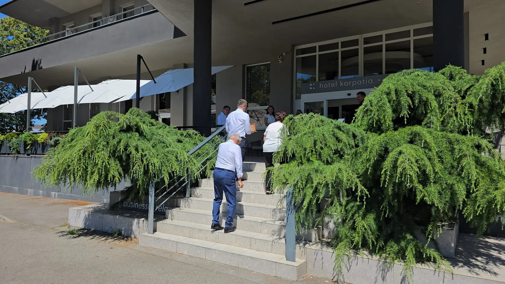 Minister práce, sociálnych vecí a rodiny nedávno oslávil svoje okrúhle narodeniny. Oslavy mal dve, prvú v Bratislave a druhú  v jeho rodnom Humennom, kde sa ho našej redakcii podarilo aj nafotiť.