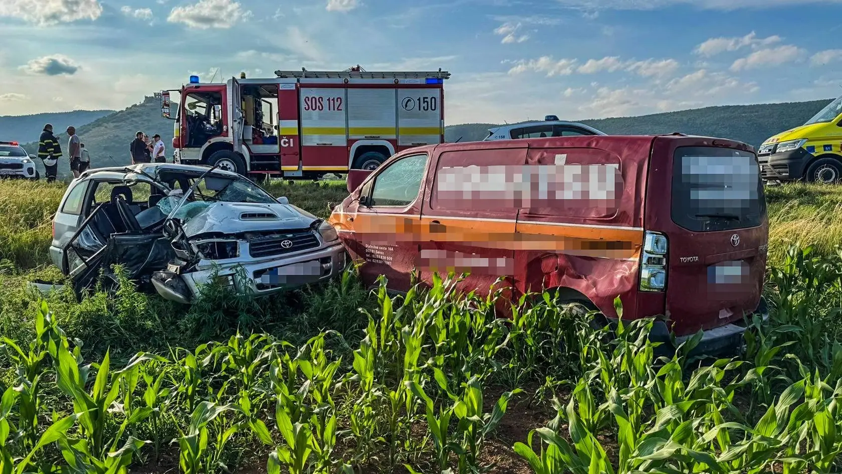 Pre vážnu dopravnú nehodu je vjazd do Turne nad Bodvou od Moldavy nad Bodvou v okrese Košice-okolie úplne uzavretý a neprejazdný. Informuje o tom košická krajská polícia na sociálnej sieti. Podľa nej utrpeli zranenia štyri osoby.