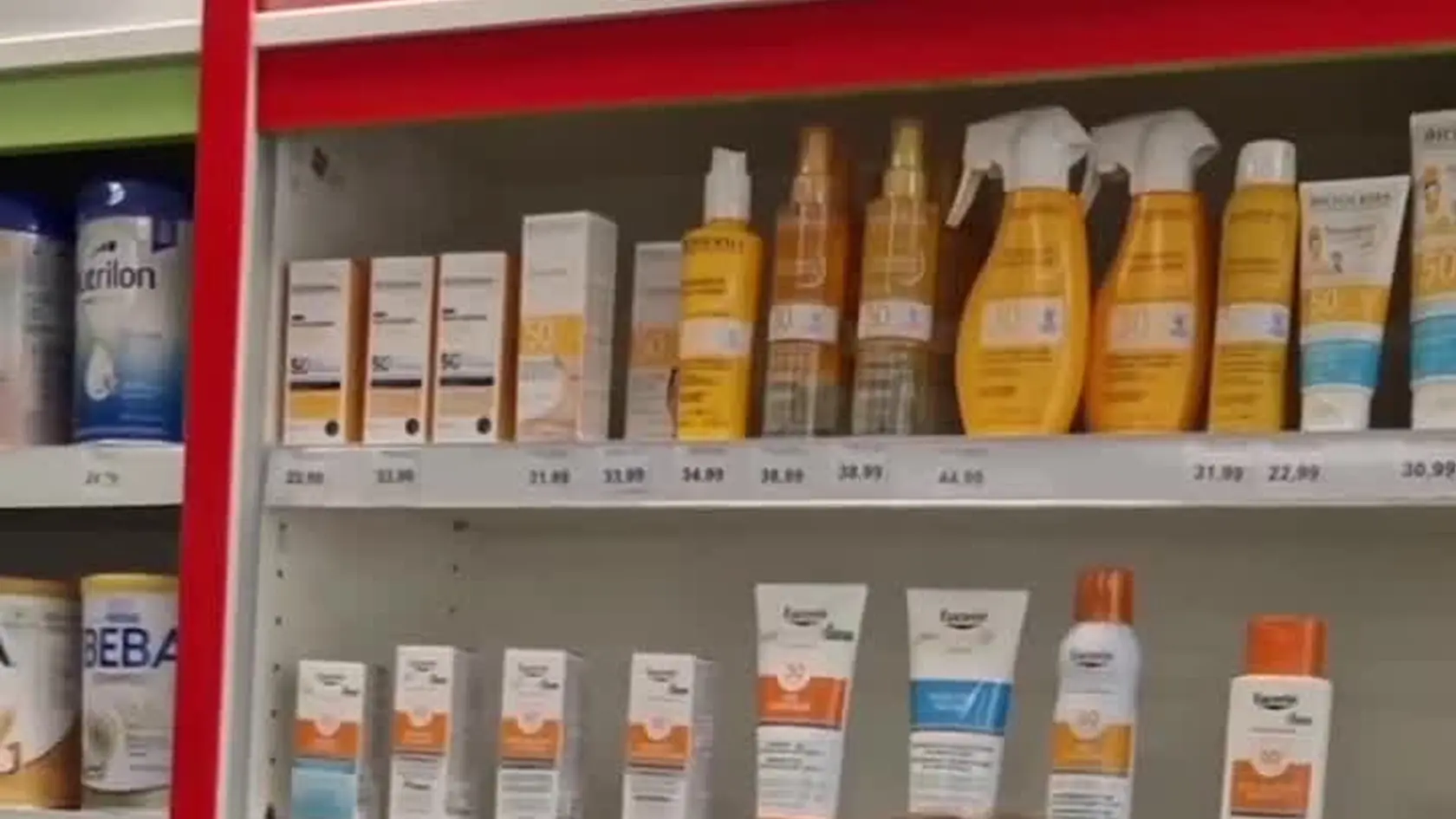 Farmaceutka Eva Rakovská vystupuje na sociálnej sieti Instagram ako @evirakovska. Vo svojich videách radí sledujúcim aj to, aký produkt s SPF si v lekárni vybrať.