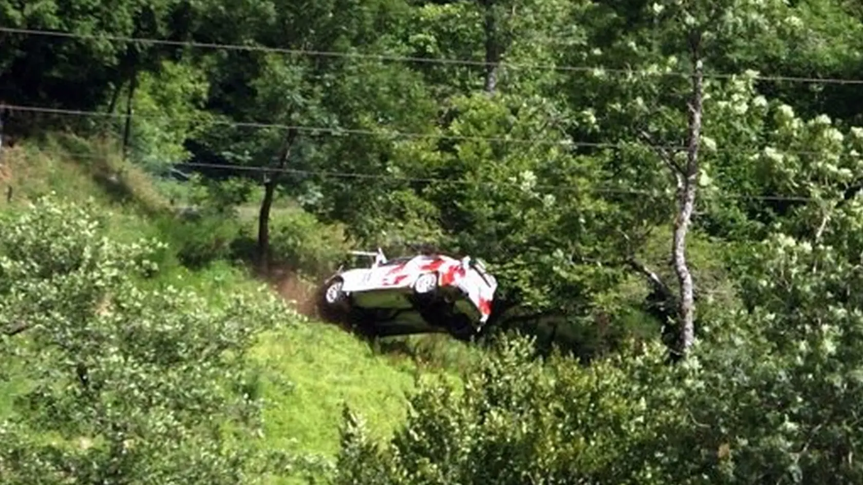 Vo Francúzsku došlo počas pretekov Rallye de la Fourme k vážnej tragédii.
