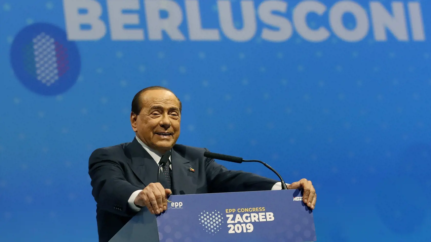 Taliansky expremiér a predseda strany Forza Italia Silvio Berlusconi reční na kongrese Európskej ľudovej strany (EPP) v Záhrebe 21. novembra 2019.