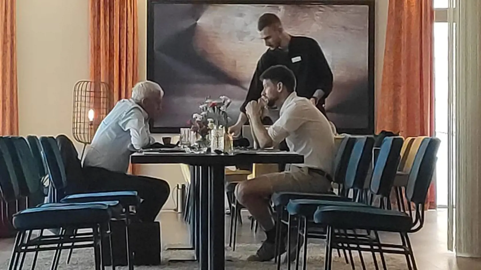 Líder PS Michal Šimečka sa stretol na utajenom obede s predsedom Modrých Mikulášom Dzurindom. Dzurinda v Na Telo Plus poprel, že by sa išli s progresívcami spájať.