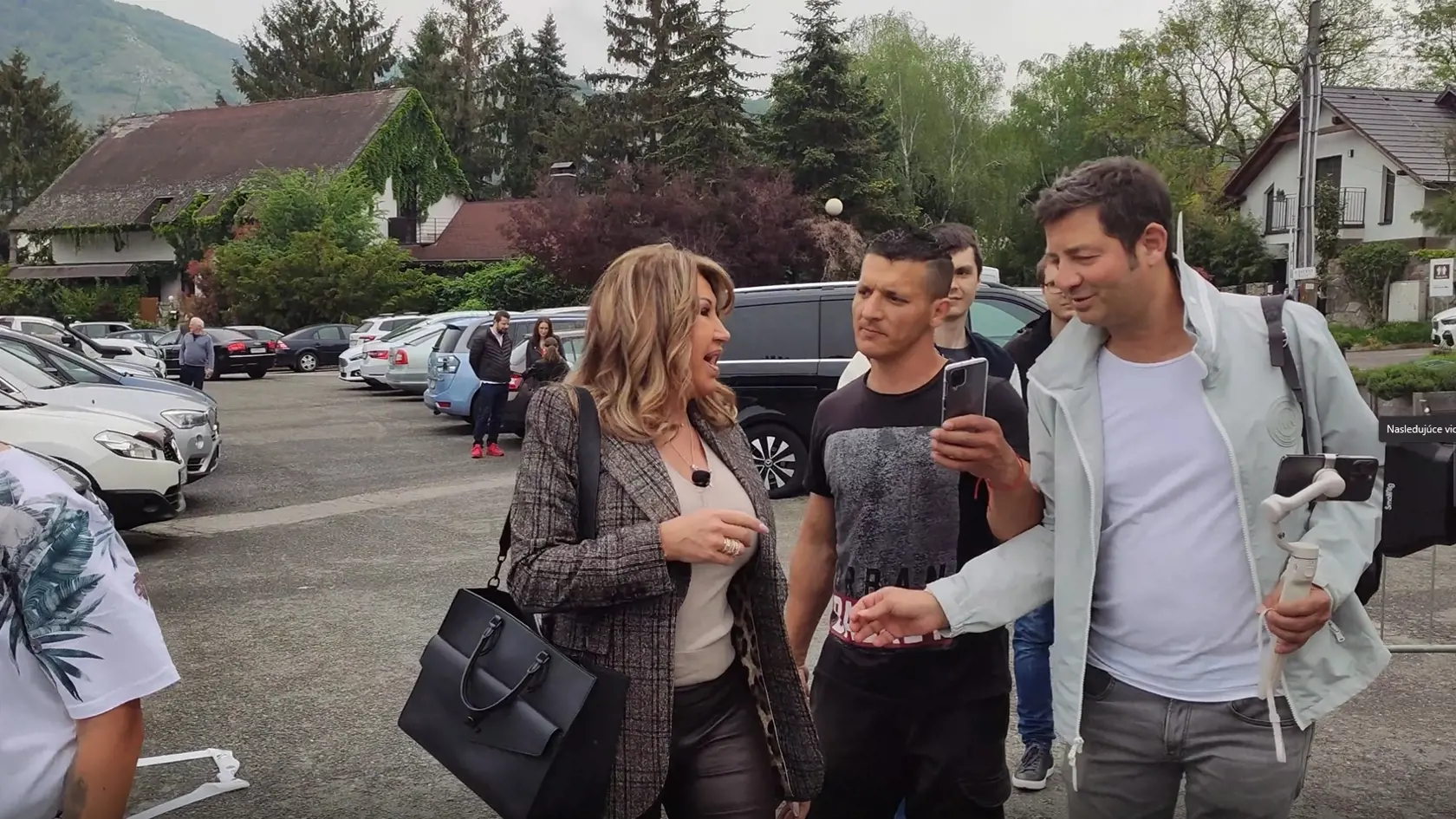 Carmen nabitý program netrápil, s fanúšikmi sa rada odfotila, hoci ju štáb poháňal.