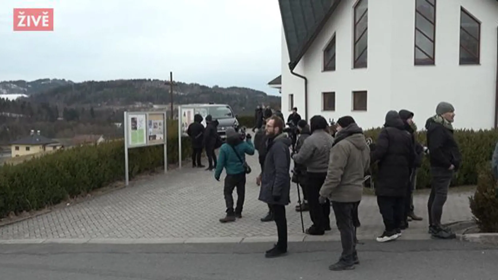 Posledná rozlúčka s Helenou Zeťovou, ktorá náhle zomrela vo veku 44 rokov. 