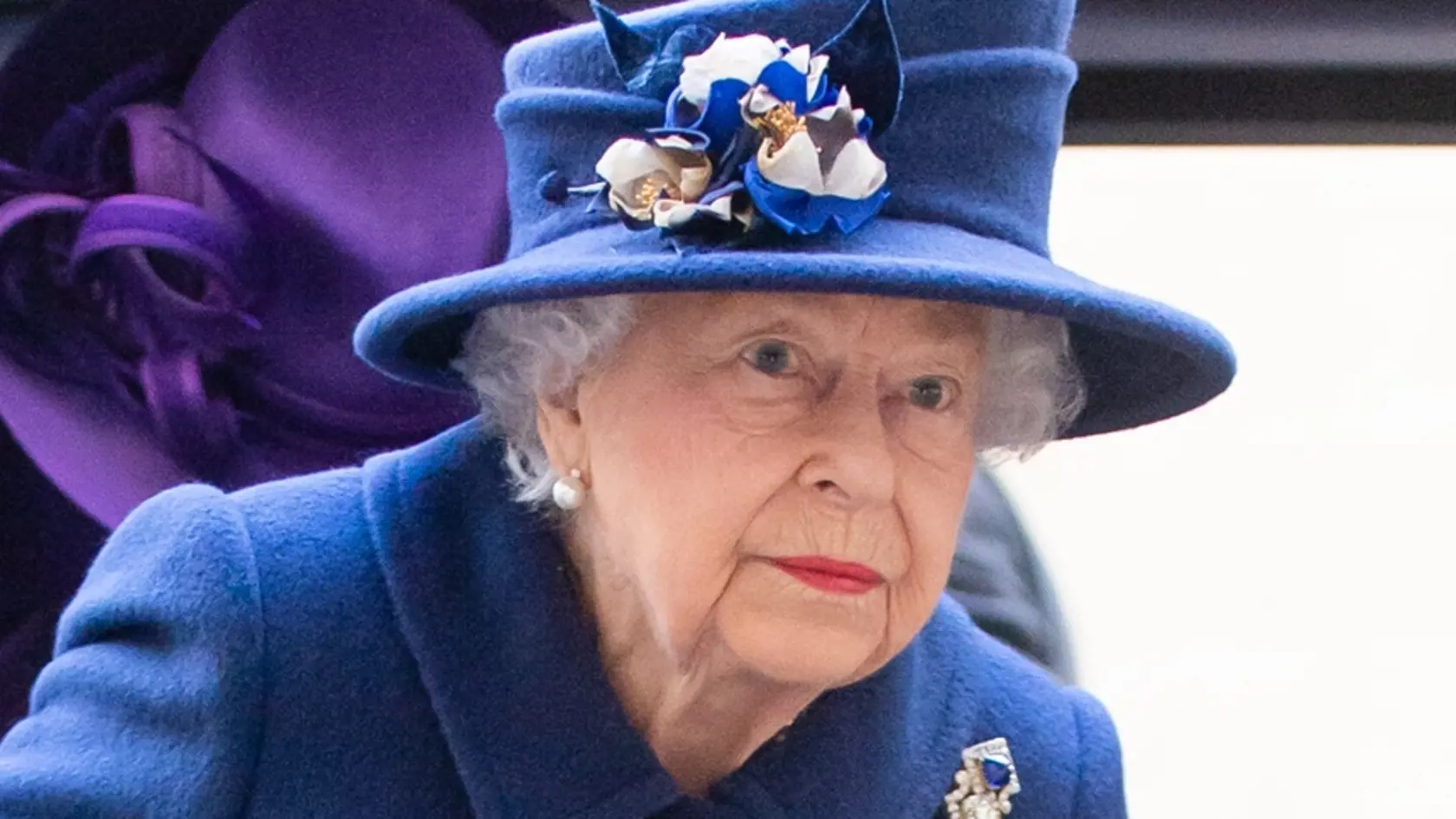 Kráľovná Alžbeta prichádza do Westminsterského paláca.