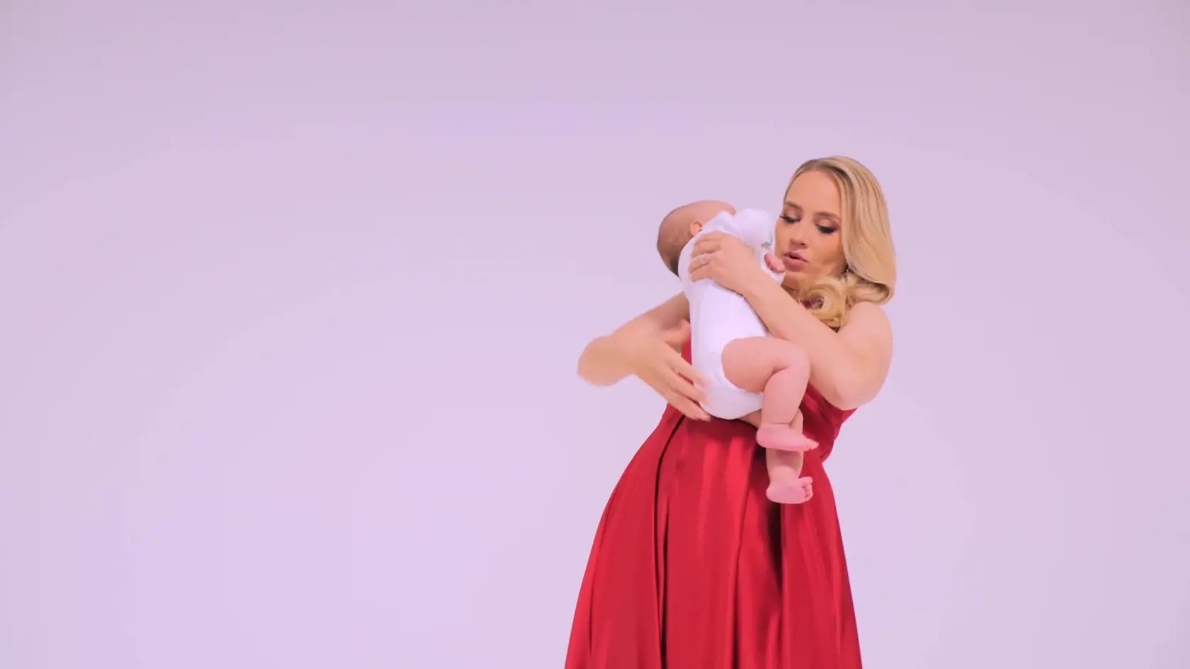 obrazok k videu 2616105: Barbora Krajčírová so synom Kristiánom: Naše prvé Vianoce