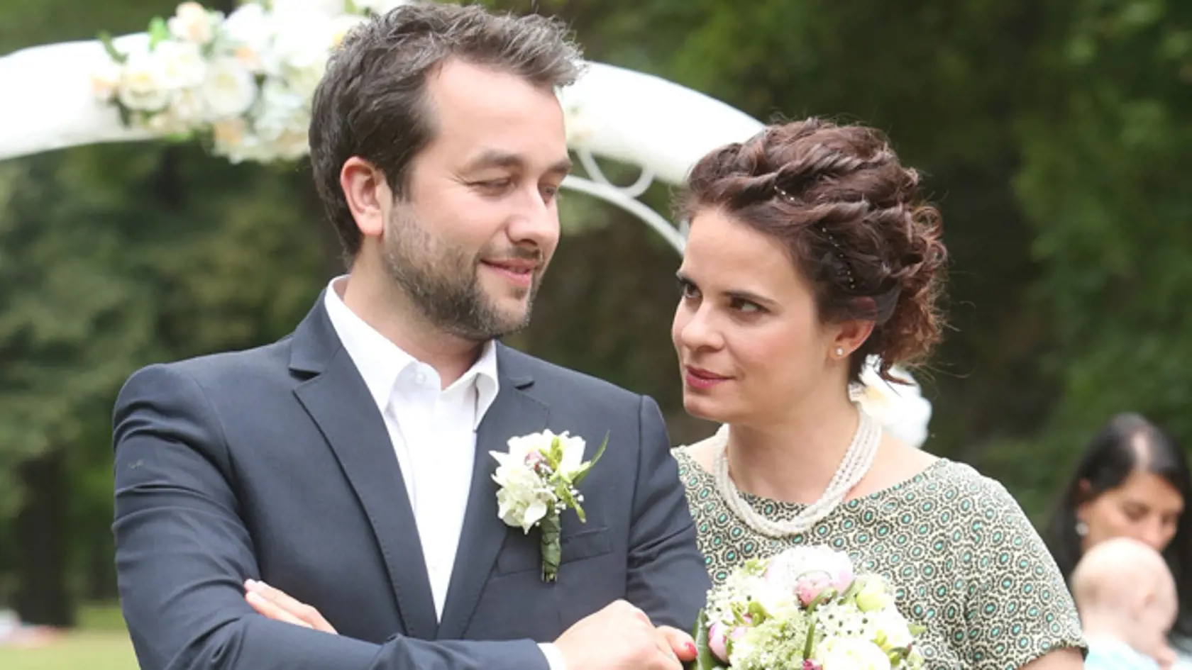 Seriáloví manželia: Vlado  Kobielsky a Zuzana Fialová počas  ich veľkého dňa.
