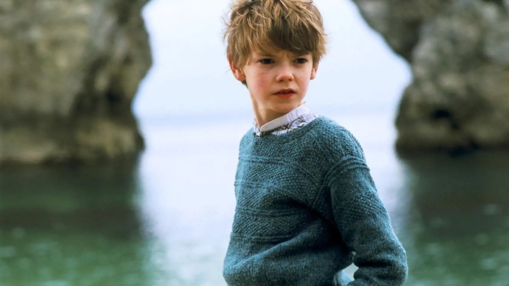 Thomas Brodie-Sangster vo filme Kúzelná opatrovateľka.