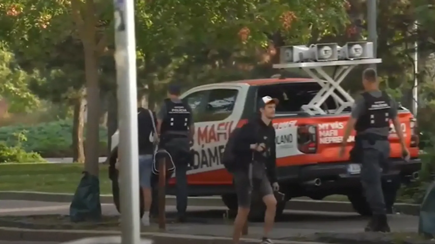 Na prerušenie tlačovky strany Smer-SSD nepoužil Matovič kampaňovú Fiatku 500, ale luxusný pick-up Ford Ranger, ktorého cena sa pohybuje okolo 42 tisíc eur.