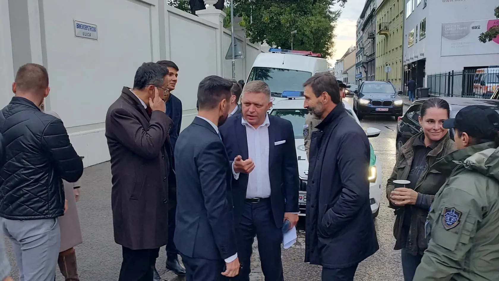 Robert Fico a členovia Smeru-SD na protivládnom proteste.