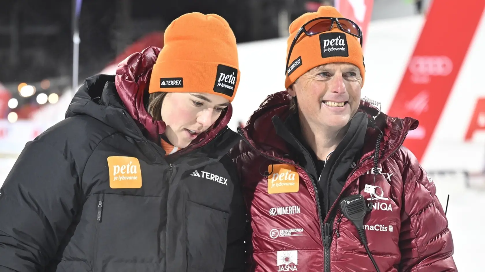 Slovenská lyžiarka Petra Vlhová (vľavo) a jej bývalý tréner Mauro Pini.