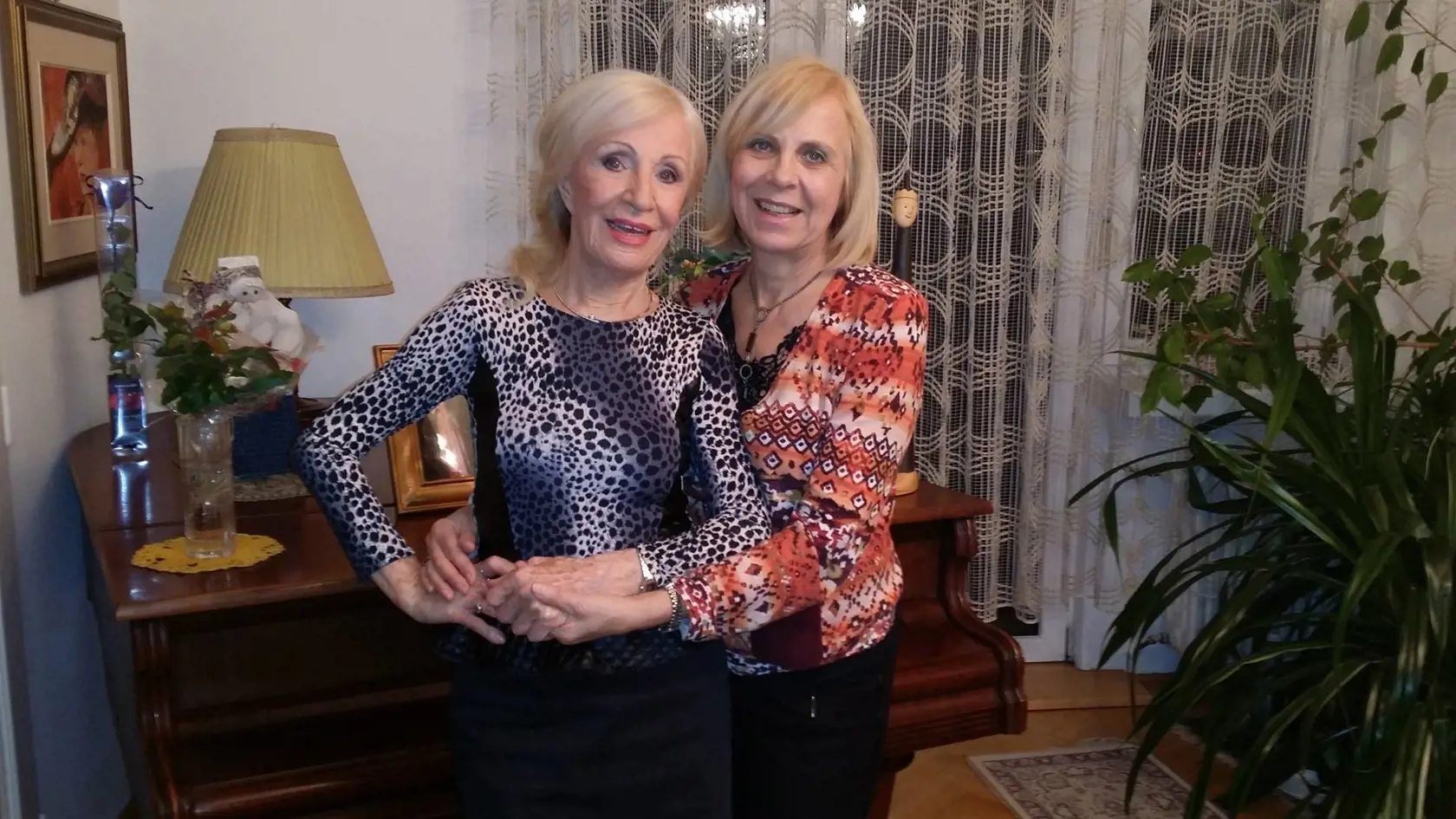 Diva krátko potom, keď odišla zo SND presťahovala sa k dcére do Prahy a veľa času trávila aj na rodinnej chalupe na Šumave. Neskôr sa však rozhodla vrátiť do Bratislavy, ale nie do svojho bytu, ale domova pre seniorov kde aj zomrela.