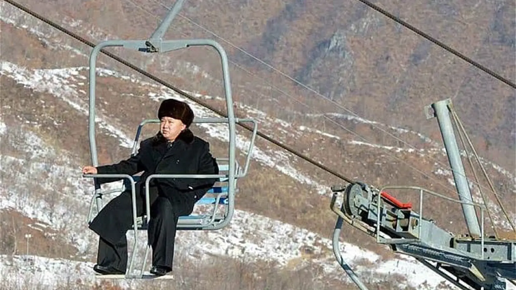 A čo tak lyžiarske stredisko? Ani to nechýba v Kimovej zbierke.