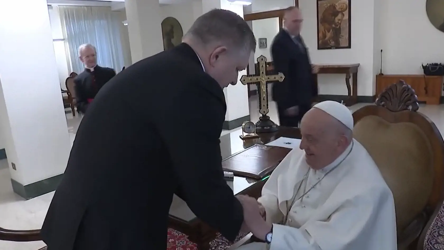 Premiéra Fica čakalo u papéža Františka vrúcne privítanie.